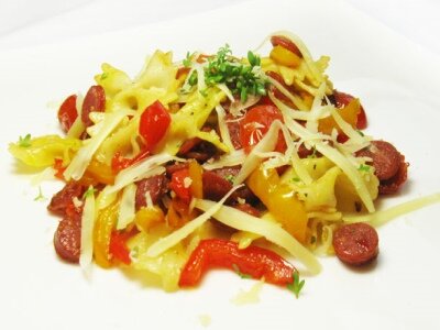 Итальянский салат с перцем и салями